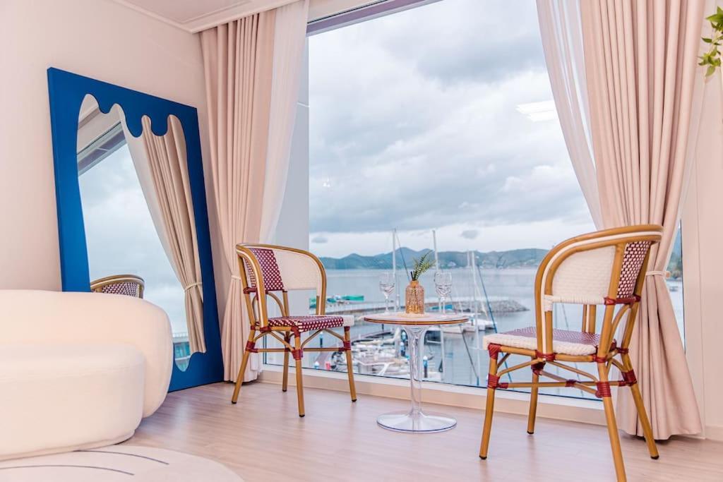The Castle Ocean Suite Yeosu Eksteriør bilde