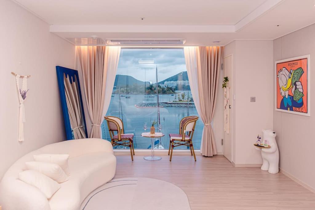 The Castle Ocean Suite Yeosu Eksteriør bilde